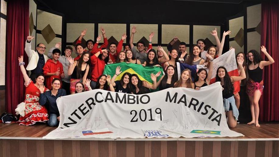 A atividade promove a interação dos estudantes com um grupo de intercambistas Chilenos, que passará uma semana no Colégio.