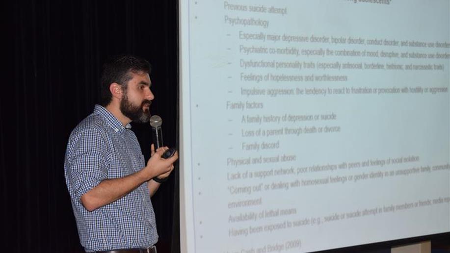 Profissionais da saúde conversam com estudantes do 9º ano EF sobre a valorização da vida.