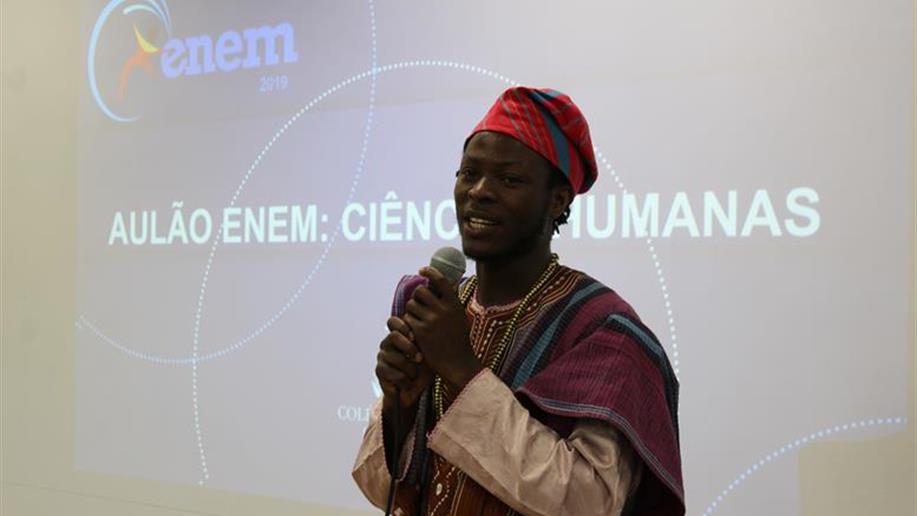 3º ano do Ensino Médio realiza imersão na cultura africana com o aulão Enem de Ciências Humanas
