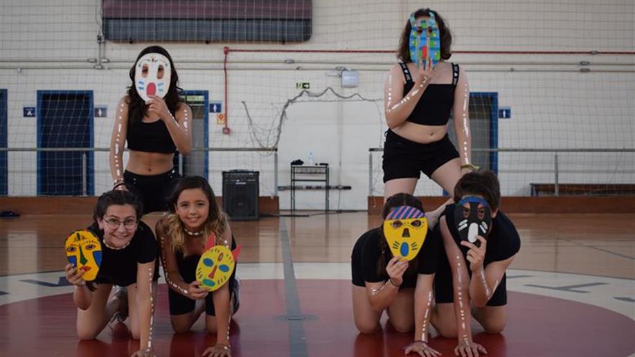 Sequência didática de Linguagens do 7º ano do Ensino Fundamental trabalha a cultura africana, através de máscaras e danças típicas