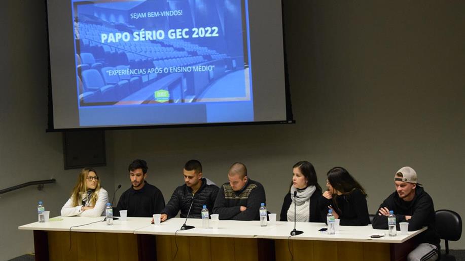 Grêmio Estudantil proporciona conversa sobre o futuro com ex-alunos 