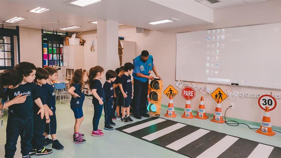 Turma do Nível 3 da Educação Infantil finaliza projeto sobre o trânsito em Porto Alegre