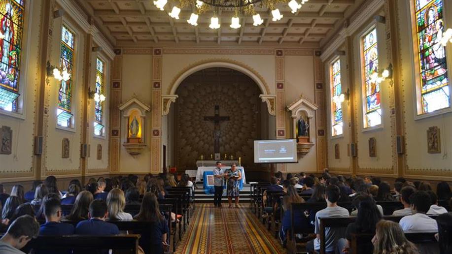 Há mais de 10 anos o Grupo de Voluntariado Viva Alegria, do Colégio Marista Conceição, desenvolve projetos que motivam ações de solidariedade e protagonismo junto da comunidade passo-fundense.