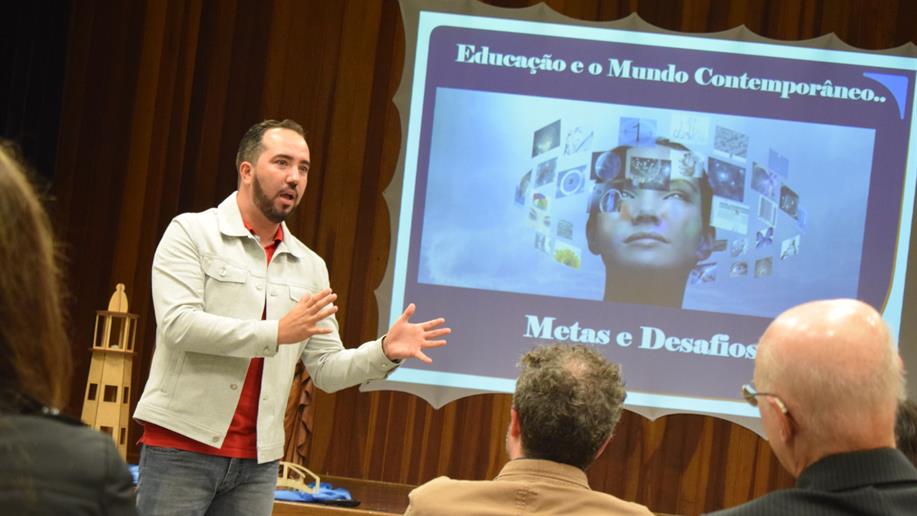 Com a temática “educação e o mundo contemporâneo”, evento aconteceu dia 22/7