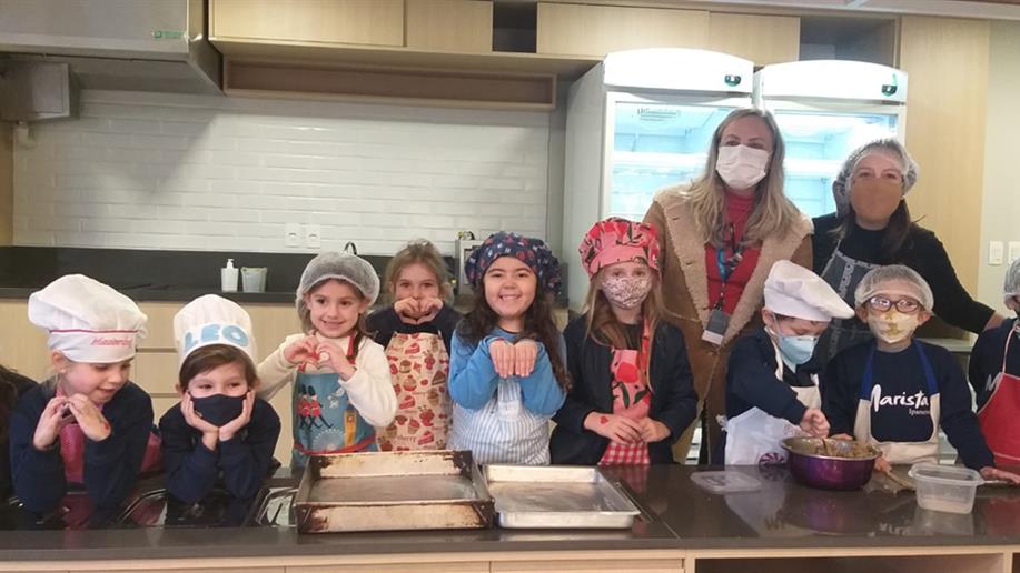 Nossa turma do N3B preparou cookies com família e aprendeu sobre a cultura do país 