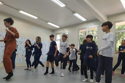 dança aula de ed fisica.jpeg