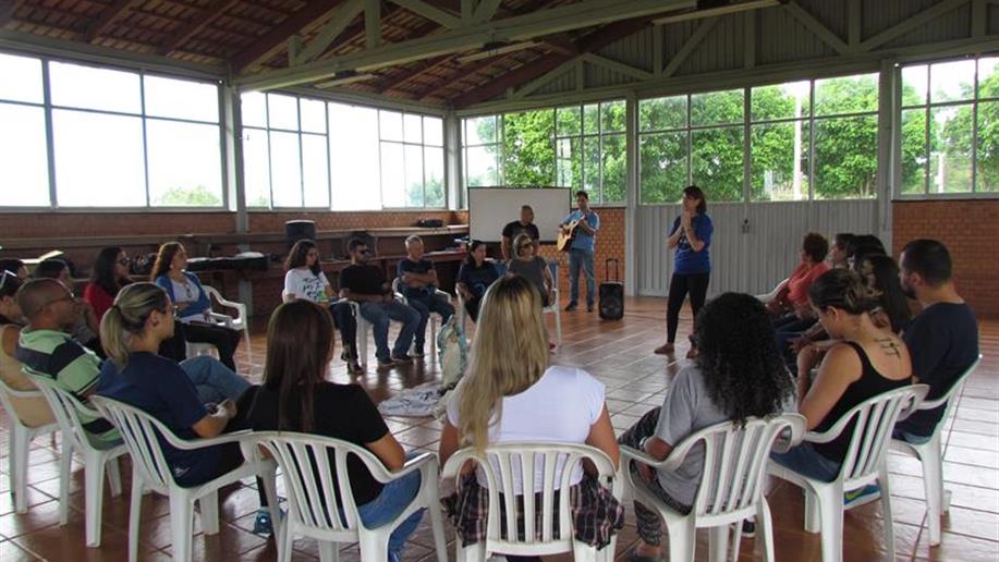 Espiritualidade e formação reúnem educadores na Chácara Pequi.