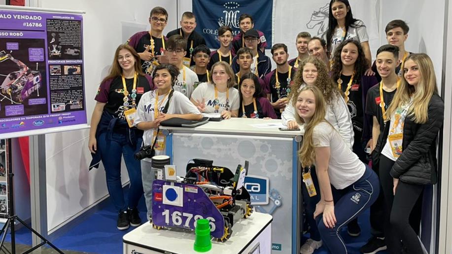 A equipe “Cavalo Vendado” representou o Colégio e o município de Erechim no First Tech Challenge – Festival Sesi de Robótica, em São Paulo