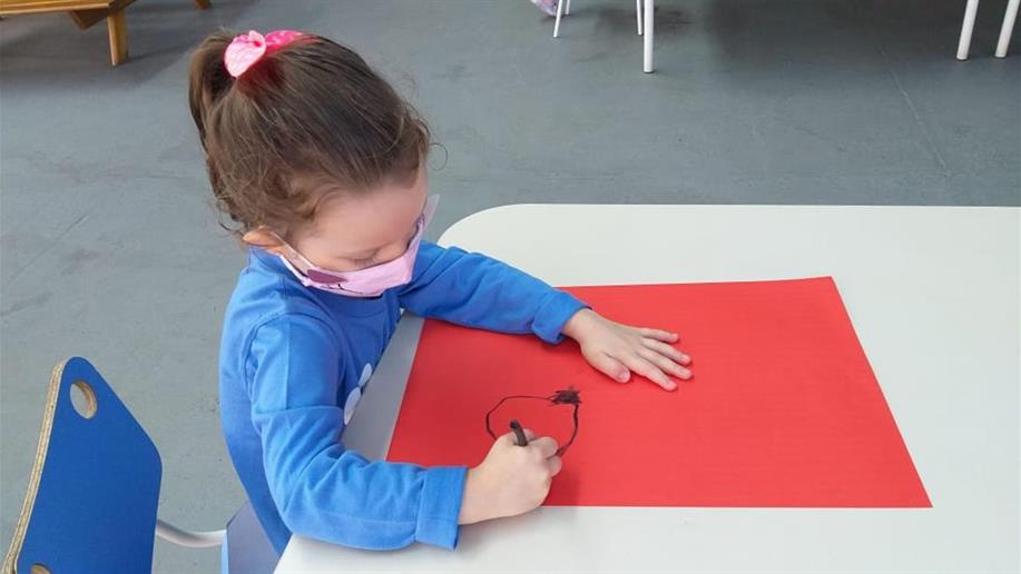 Os traços que antecedem os desenhos são essenciais para o desenvolvimento na primeira infância