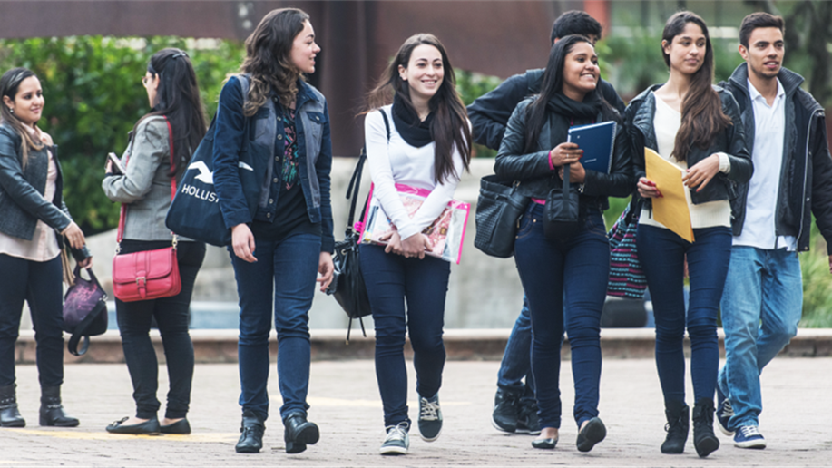 Curso de férias para estudantes de 15 a 18 anos está com inscrições abertas.