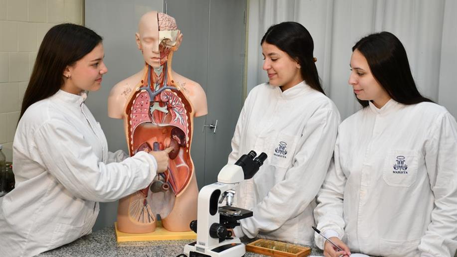 Para nós, tão importante quanto formar estudantes com domínio acadêmico é desenvolver a consciência humana