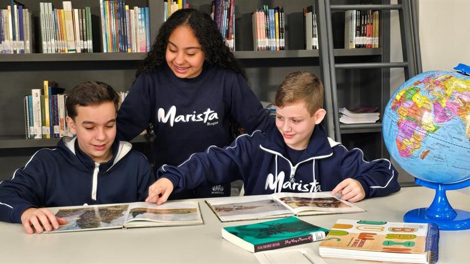 ​Ações visam inserir a literatura no cotidiano escolar e formar novos leitores