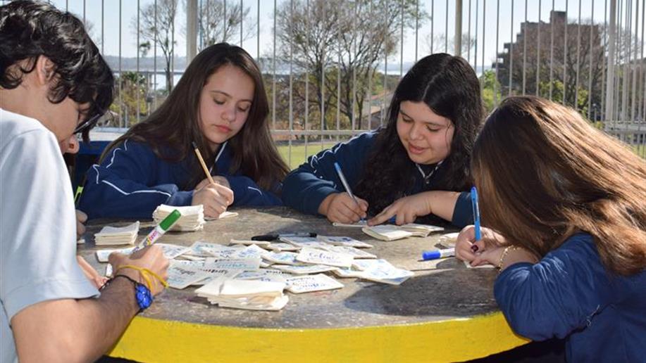 Os estudantes do 6º ano EF realizaram o estudo sobre o tema para melhor compreensão do consumo consciente