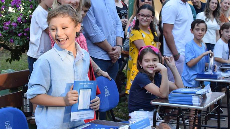 O lançamento ocorreu na 43ª edição da Feira do Livro de Uruguaiana, cada estudante escreveu a sua história, totalizando 56 livros lançados