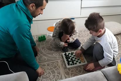 Pesquisa mostra que família influencia no desempenho de crianças que jogam  xadrez