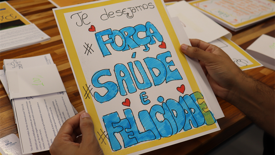 620 cartas elaboradas por estudantes, educadores e familiares foram entregues no Hospital Santo Antônio