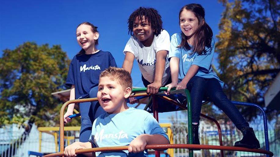 ​O uniforme é uma forma de identidade dos estudantes maristas. Além de unificar o jeito de vestir, o uniforme garante mais segurança no acesso aos espaços da escola e identificação em passeios e atividades externas.