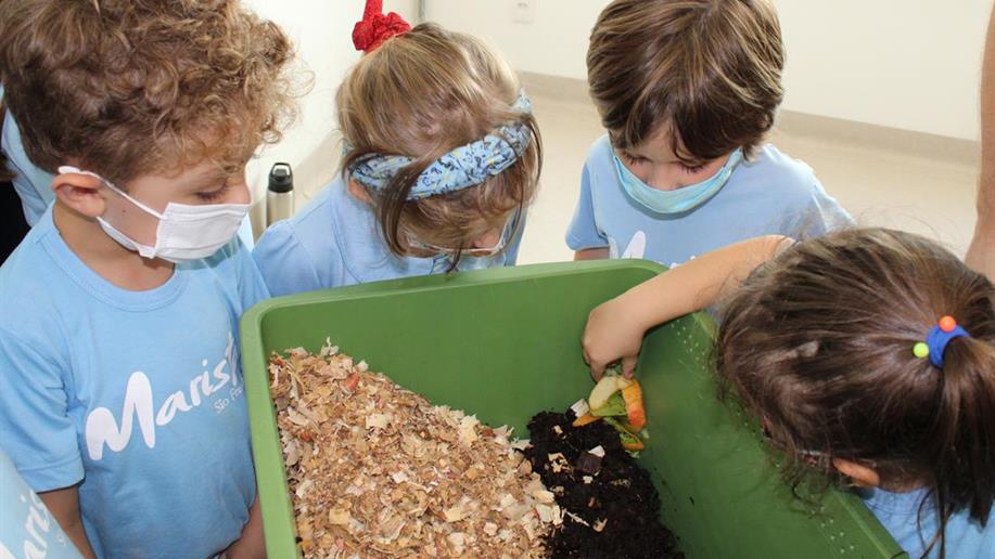 A composteira recebrá o lixo orgânico que é gerado após o lanche das crianças 