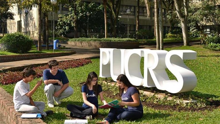 A Pontifícia Universidade Católica do Rio Grande do Sul (PUCRS) também faz parte da Rede Marista, o que facilita a aproximação da nossa comunidade escolar dos espaços da universidade.